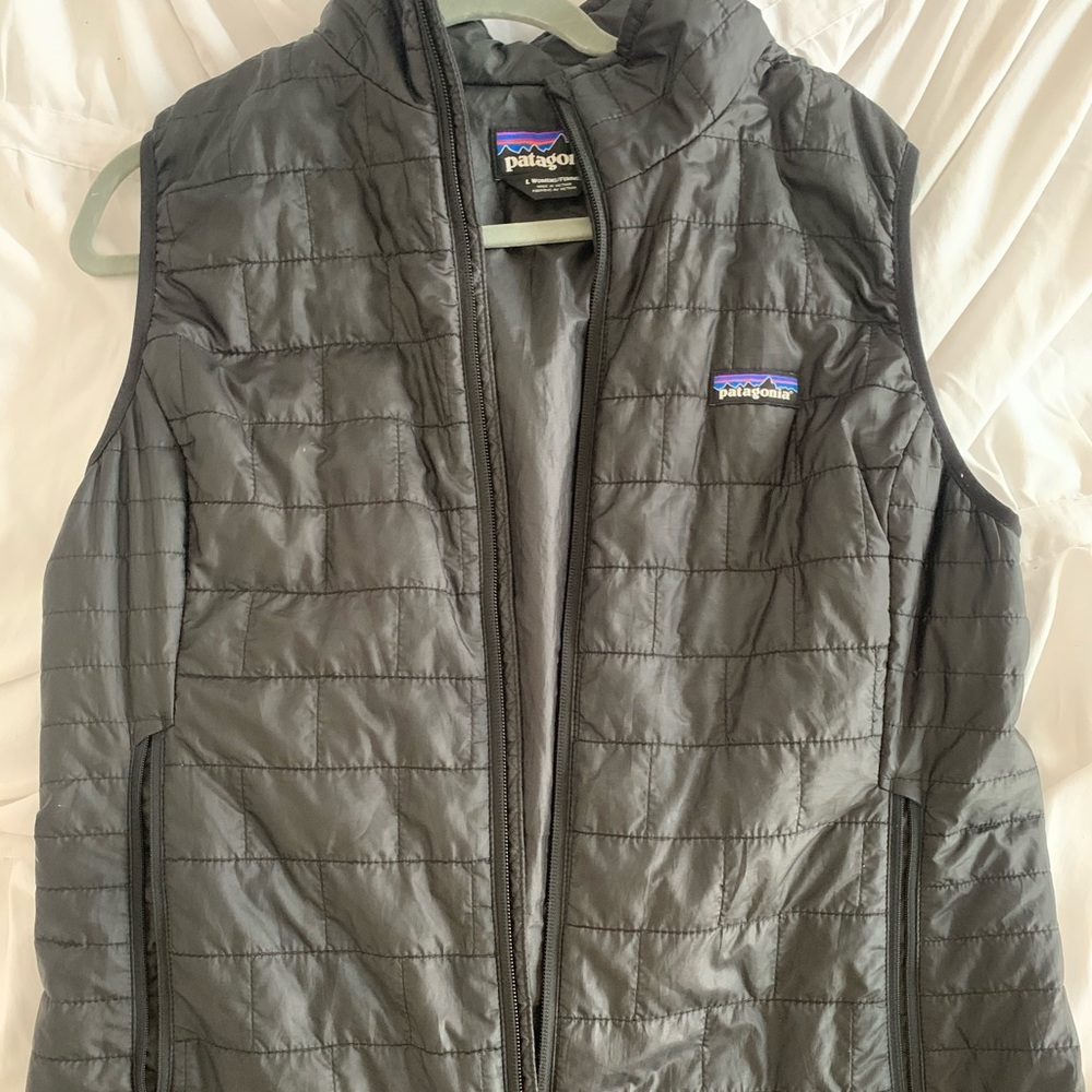 Black Patagonia nano puff vest